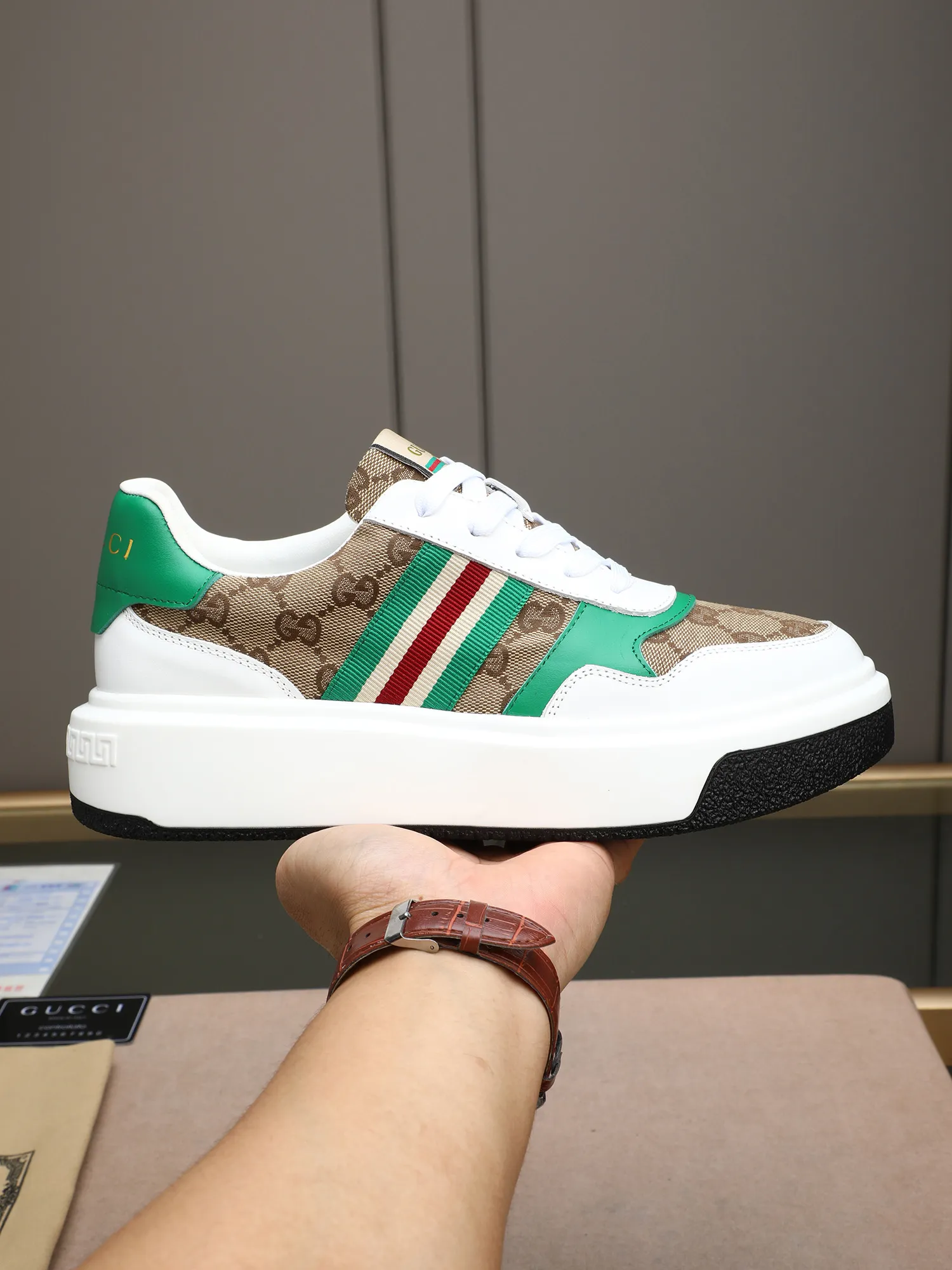 Men's shoes 💰480 New men's shoes GUCCI Fashion trend Made of first-layer calfskin ➕ washed sheep lining! The foot feels super comfortable and the workmanship is impeccable. Foam ultra-light outsole, size: 38-44 (45 customized) 3 colors to choose from!